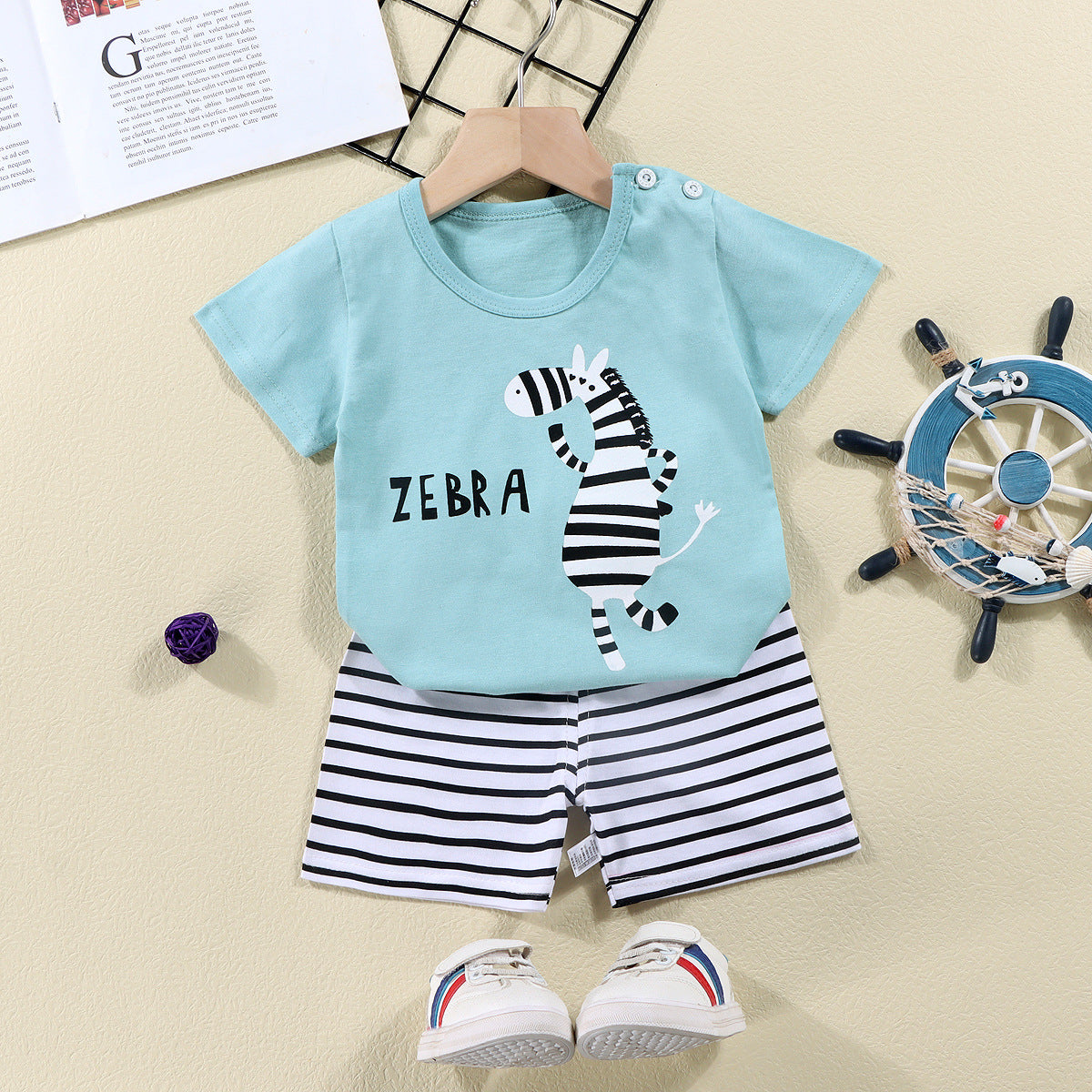 Animals Graphic T-Shirt and Shorts Outfit